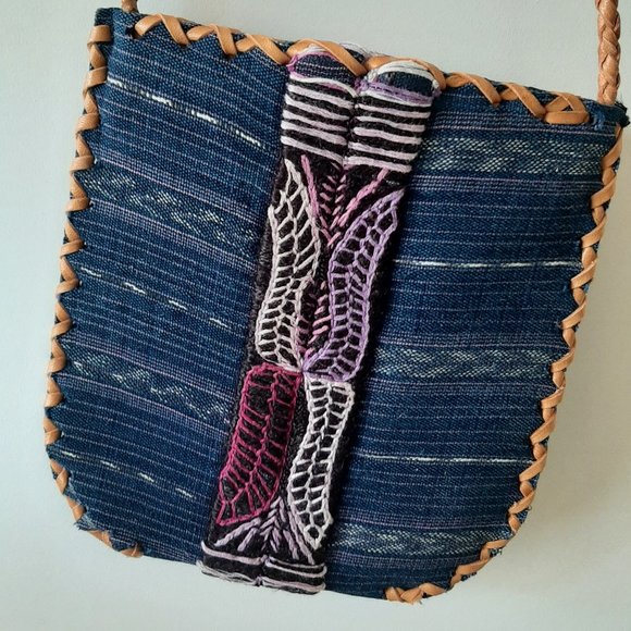 Altiplano Corte Shoulder Pouch with Leather Braid - Picture 6 of 7